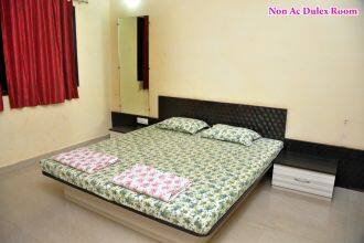 Shri Swayambhu Lodge, Ganpatipule 2